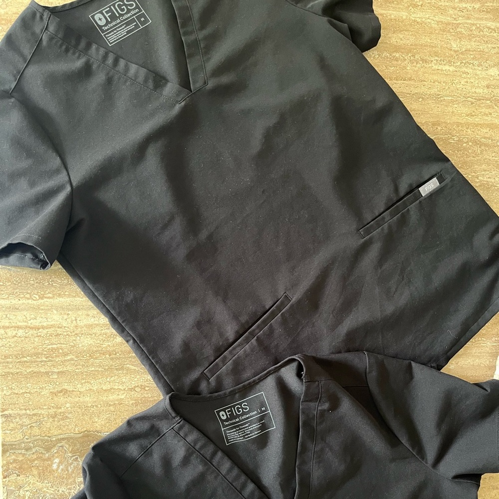 Figs scrubs. Medium. 2 sets.